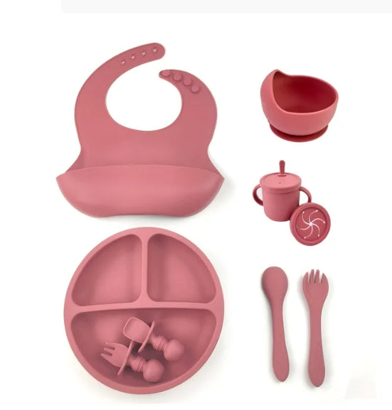 Conjunto 8 peças de louça Infantil em silicone com pratos, ventosas, garfos, colheres, babadores, palhas, suprimentos.